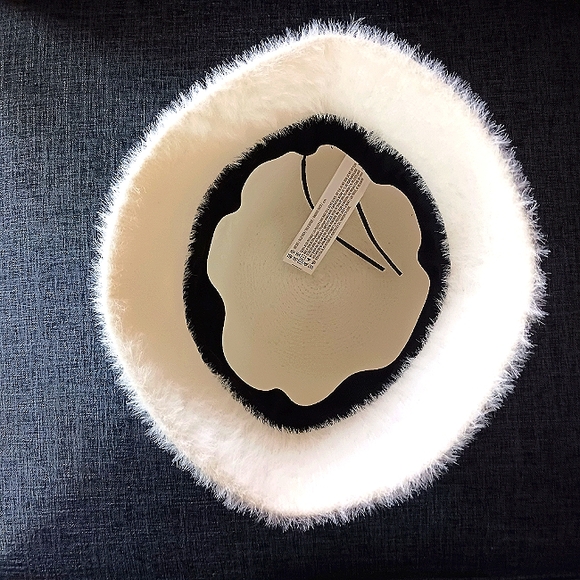 CREAM WHITE HAT soft fuzzy one size winter bucket cloche Like New faux angora - Picture 5 of 6